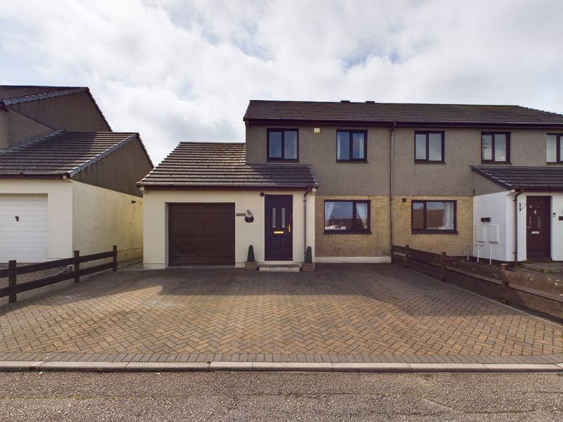 3 bed semidetached house for sale in North Pool Close, Lower Broad