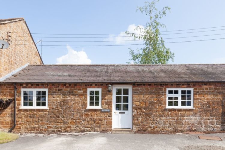1 bed barn conversion to rent in Shuckburgh Road, Priors Marston
