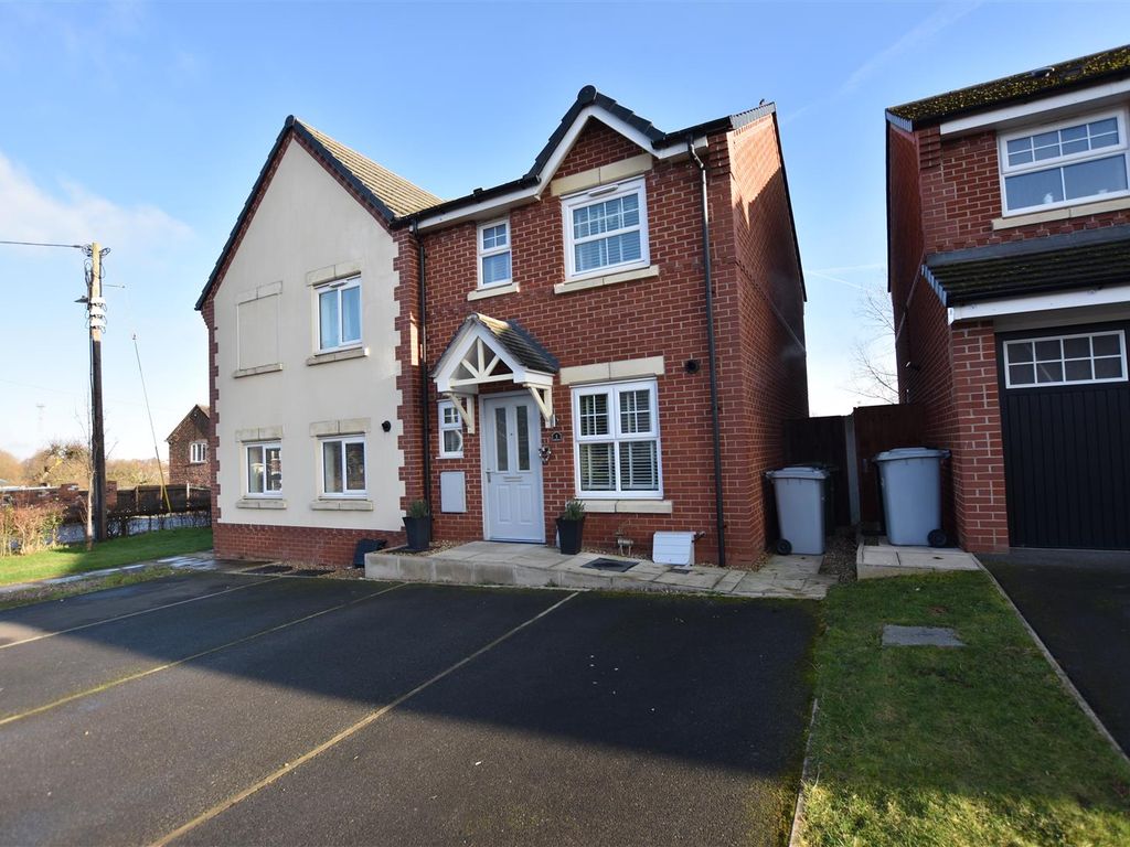 3 bed property for sale in English Oak Avenue, Shavington, Crewe CW2, £