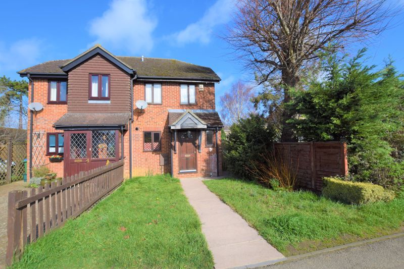 3 bed country house to rent in Thame Road, Haddenham, Aylesbury HP17