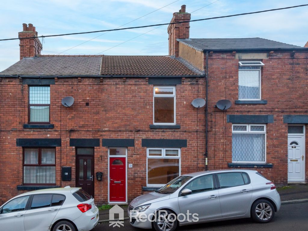3 bed terraced house to rent in Bridge Street, Darton, Barnsley, South