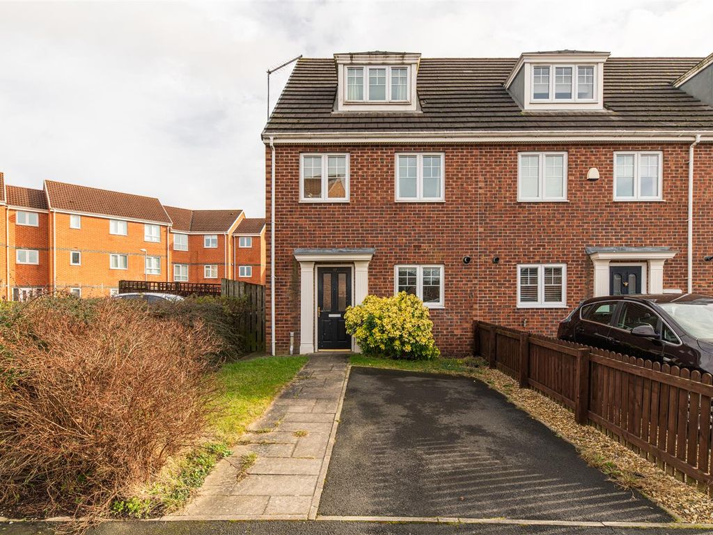 3 bed town house for sale in Ashfield Mews, Wallsend, Newcastle Upon