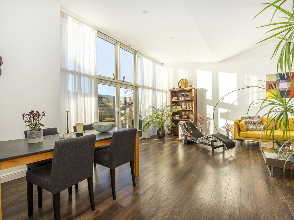 3 bed flat to rent in Ferndale Road, London SW4, £3,750 pcm Zoopla