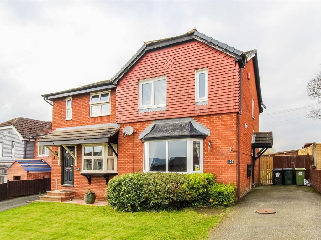 3 bed semidetached house for sale in Cornfield, Dewsbury WF13, £