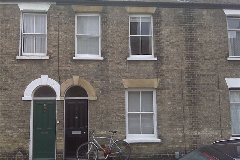 2 bed terraced house to rent in Norwich Street, Central Cambridge