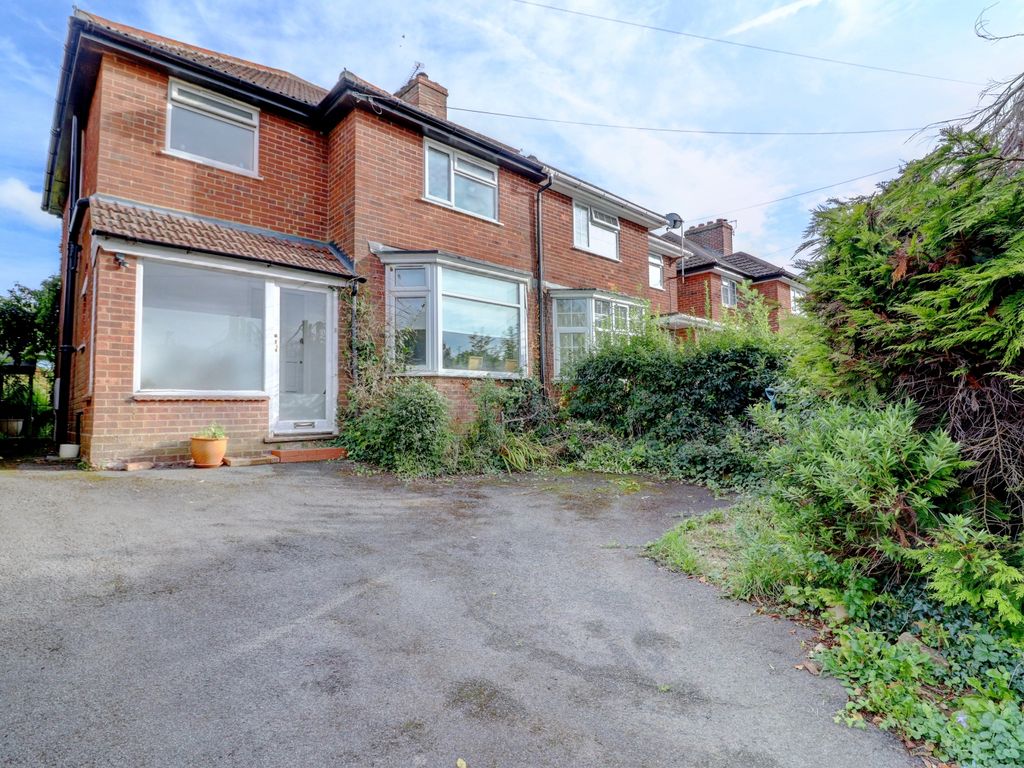 3 bed semidetached house for sale in Cock Lane, High
