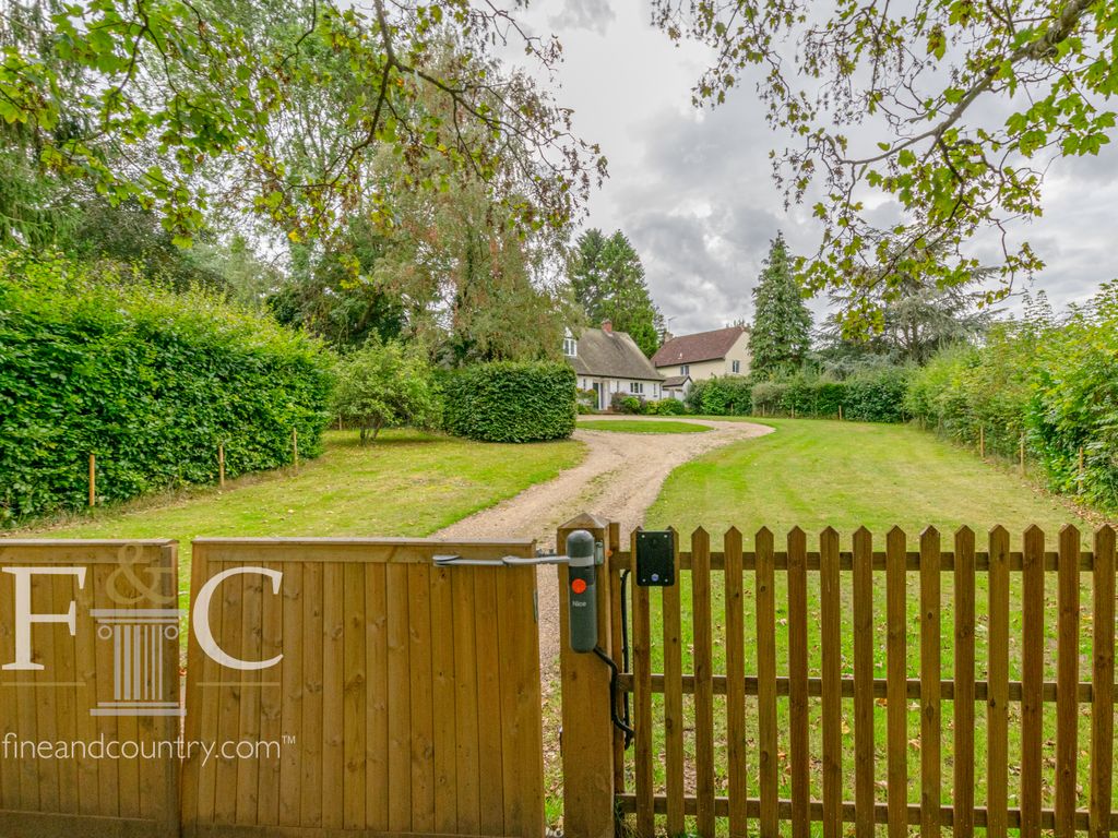 4 bed detached house for sale in Epping Road, Roydon, Essex CM19, £