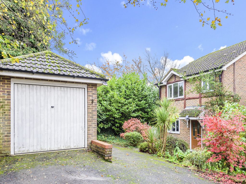 3 bed detached house for sale in Ivybridge Close, Uxbridge, Middlesex