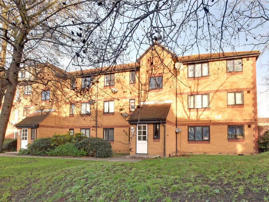 2 bed flat for sale in Ruston Road, Woolwich, London SE18, £235,000