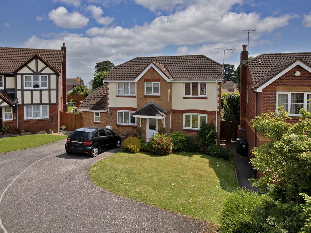 4 bed detached house for sale in Chantry Close, Teignmouth TQ14, £