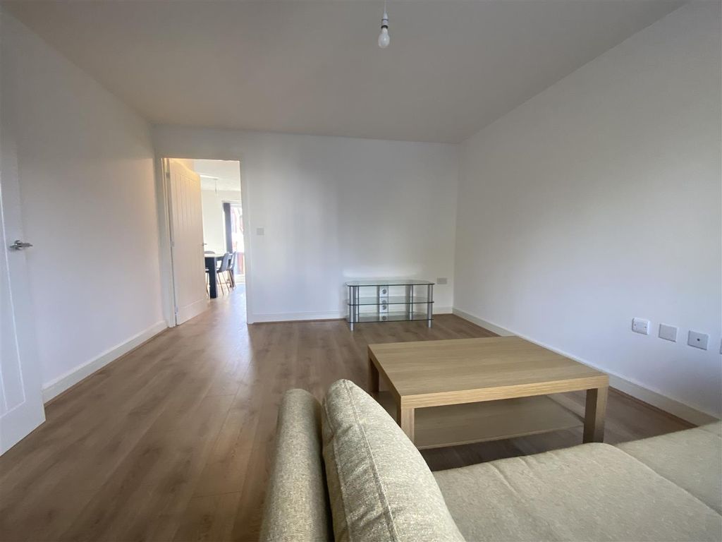 3 bed property to rent in Williamson Lane, Droylsden, Manchester M43, £