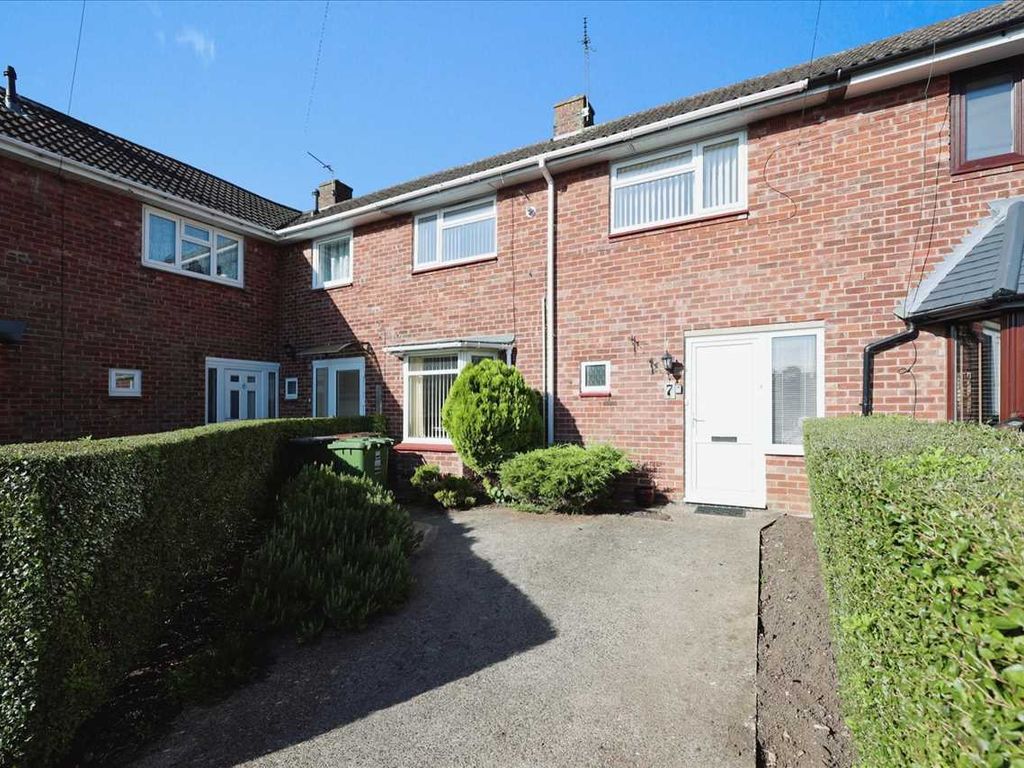 2 bed terraced house for sale in Minting Close, Lincoln LN1, £160,000