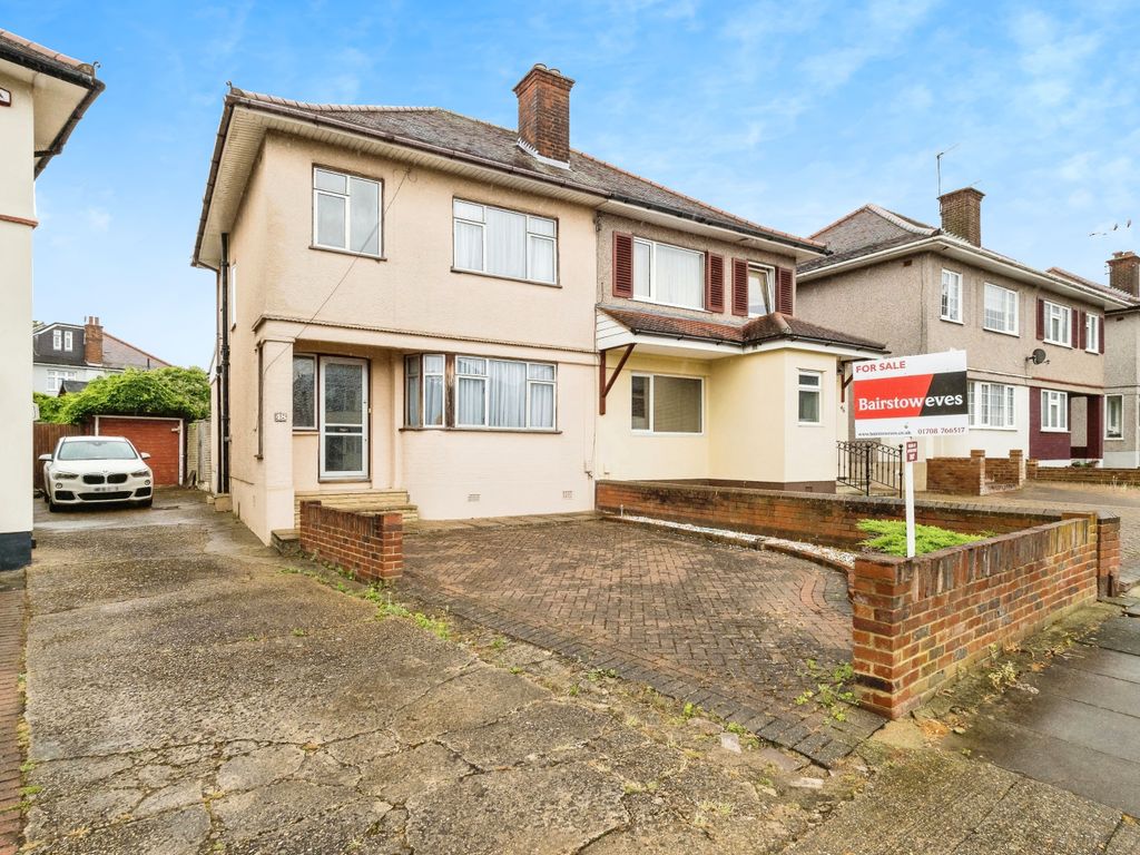3 bed semidetached house for sale in Larchwood Avenue, Romford RM5, £