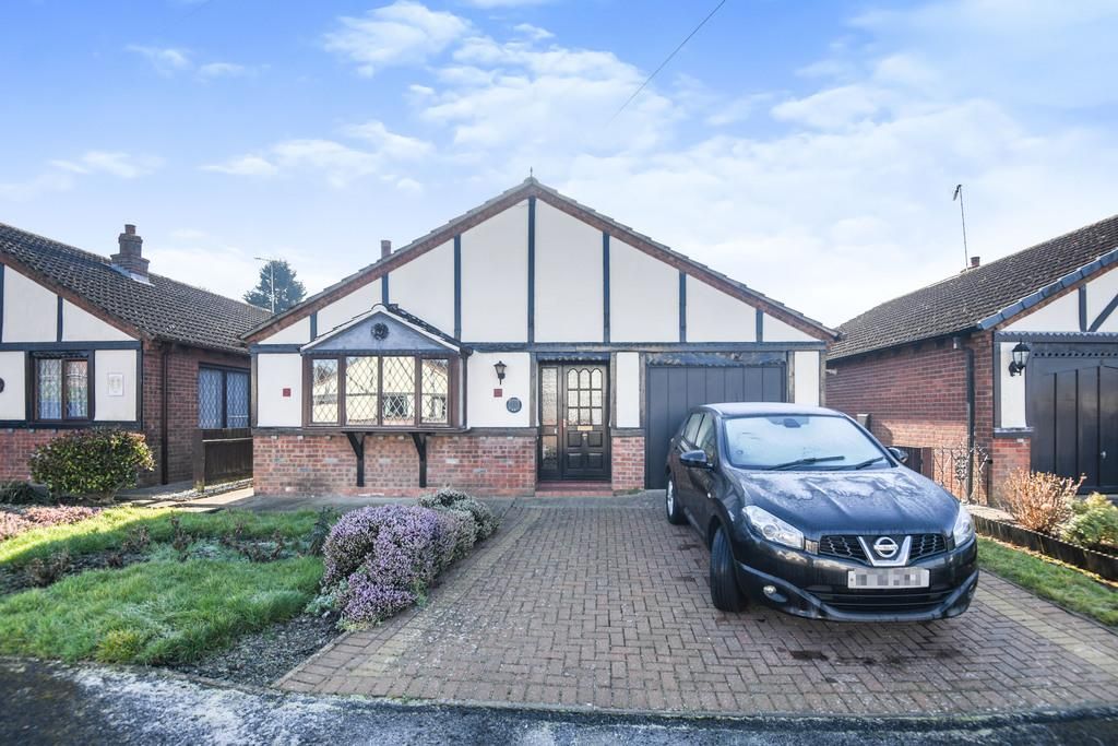 2 bed detached bungalow for sale in Carlton Close, Leverington, Wisbech