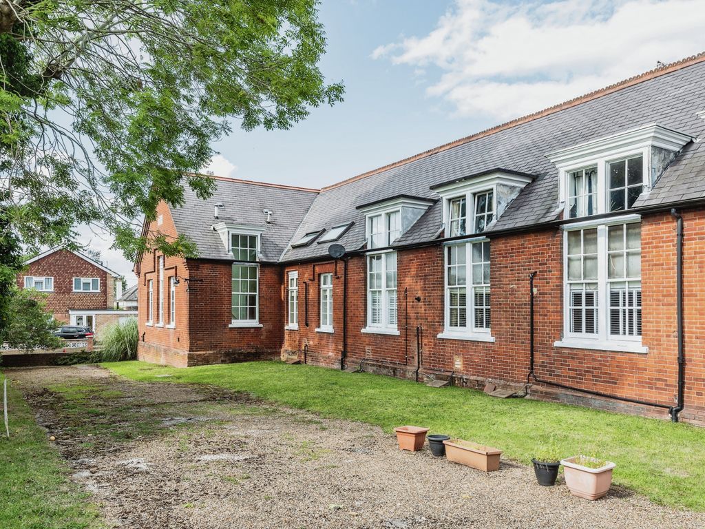 1 bed flat for sale in Old School Court, Poplar Road, Leatherhead