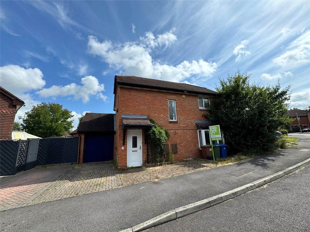 3 bed detached house for sale in Shakespeare Way, Warfield, Bracknell