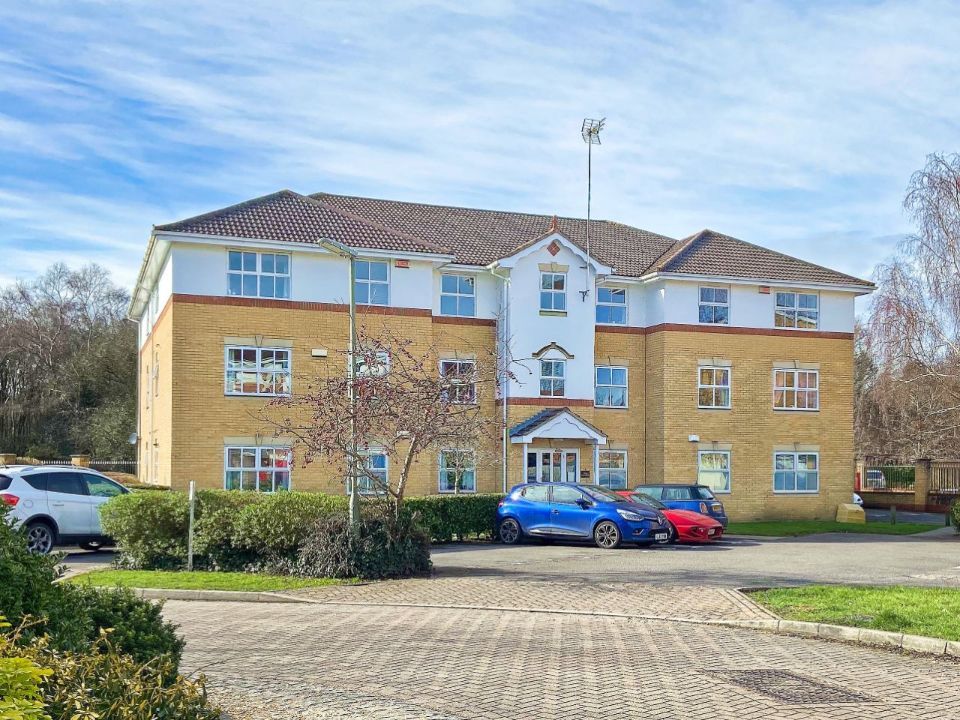2 bed flat to rent in Cody Close, Ash Vale, Aldershot GU12 Zoopla