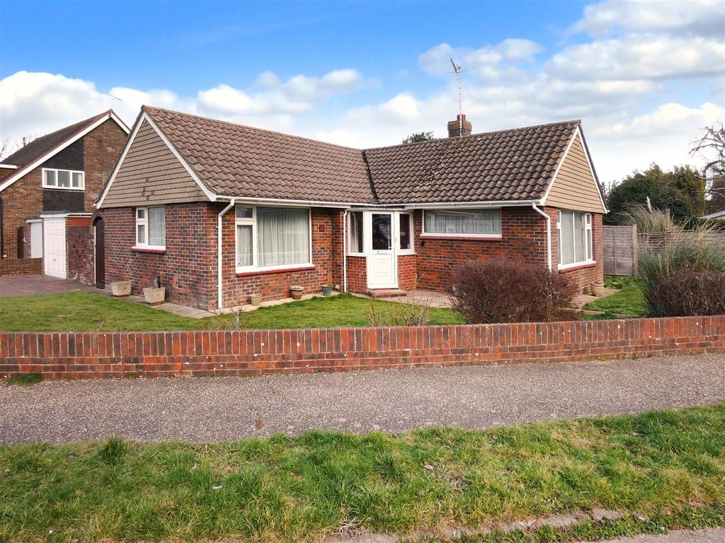 2 bed detached bungalow for sale in Walnut Avenue, Rustington
