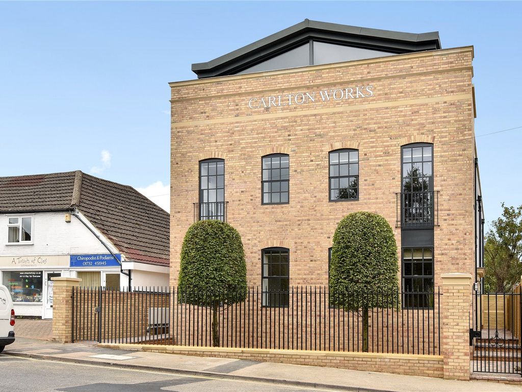 2 bed flat for sale in St. Johns Hill, Sevenoaks, Kent TN13, £695,000