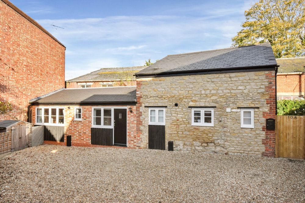 1 bed barn conversion to rent in High Street, Sherington, Newport