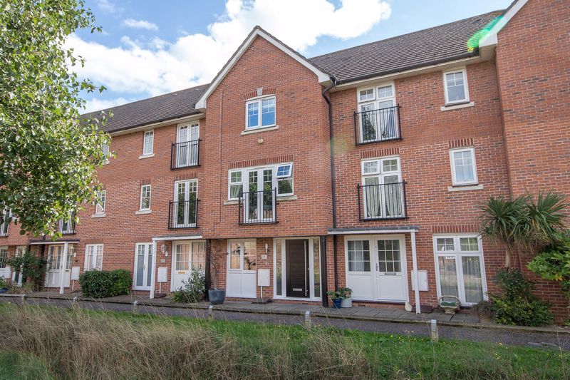 3 bed town house for sale in Portside Close, Marchwood, Southampton