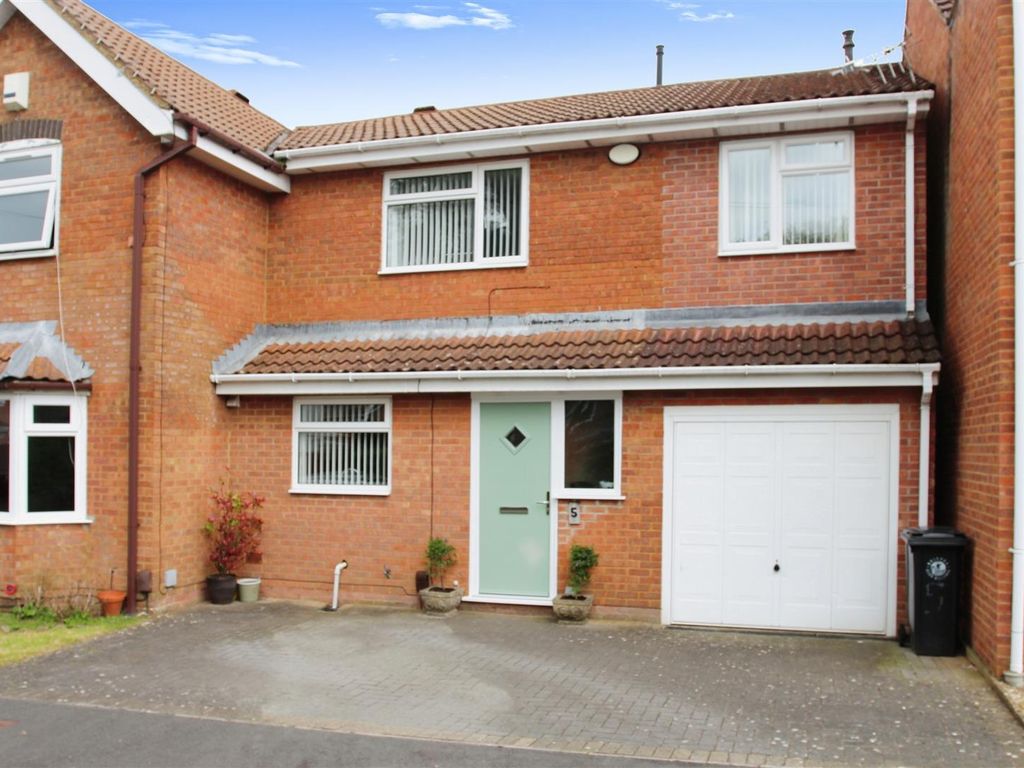 4 bed semidetached house for sale in Wedgwood Close, Whitchurch