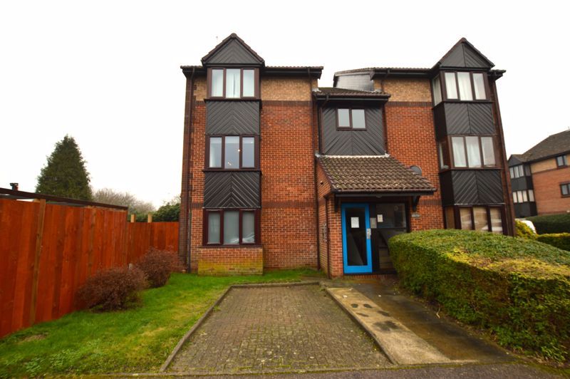 Studio to rent in Studio Flat With Parking, The Goodwins, Tunbridge