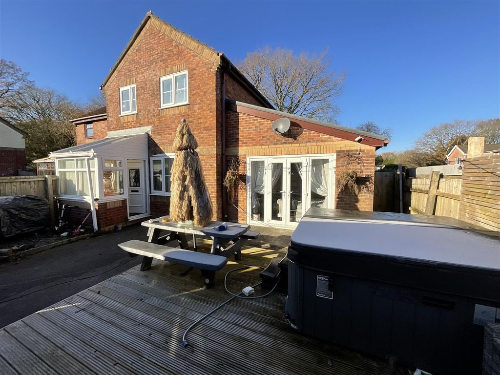 5 bed semidetached house for sale in Parc Gwernen, Fforest Fach