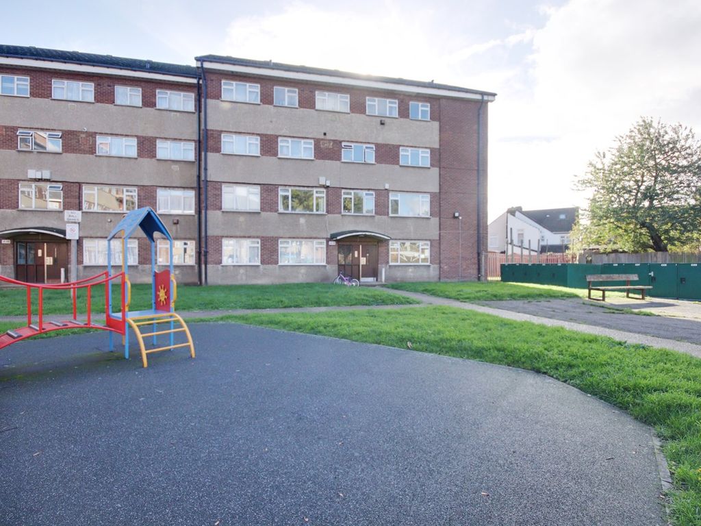 2 bed flat for sale in St Helens Court, Upminster Road South, Rainham