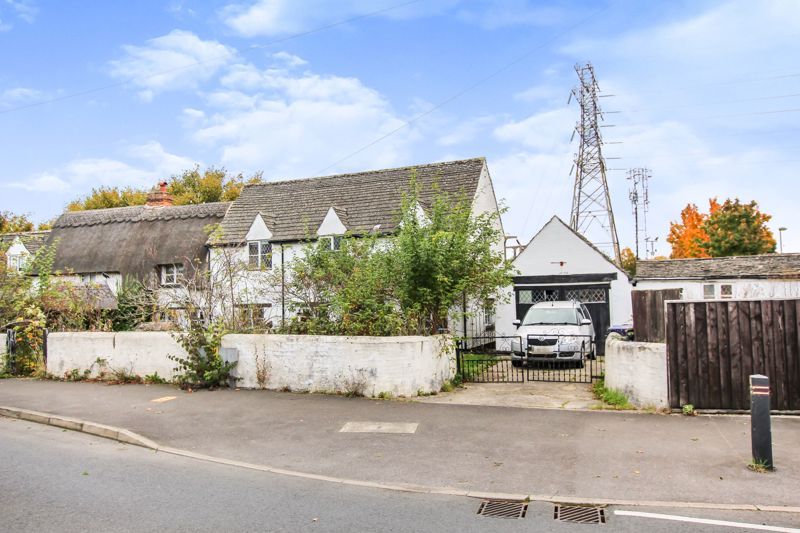 3 bed semidetached house for sale in Cassington Road, Yarnton