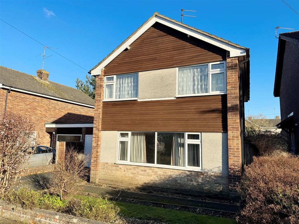 3 bed detached house for sale in Mayfair Drive, Newbury RG14, £350,000
