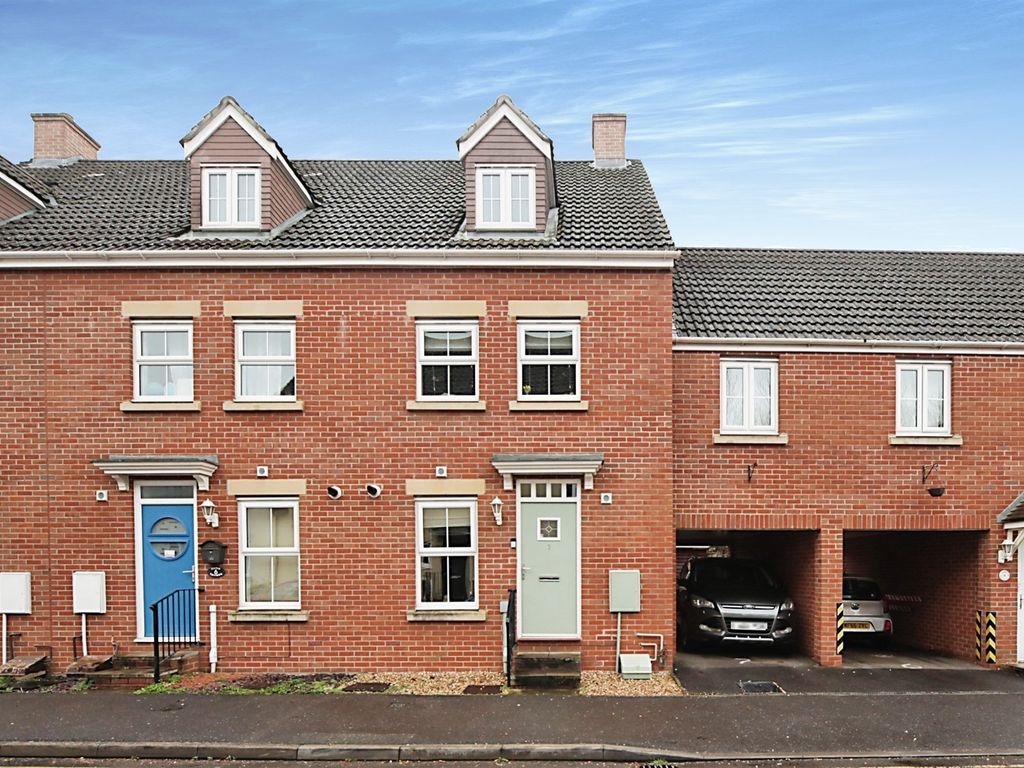 3 bed town house for sale in Home Terrace, Norton Fitzwarren, Taunton