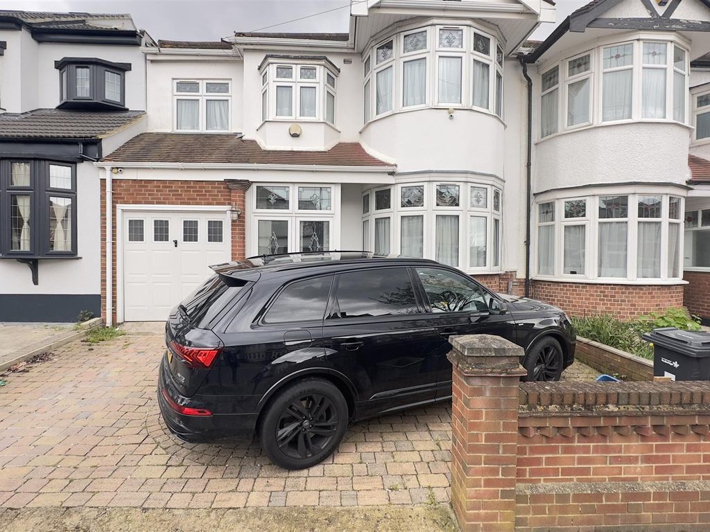 6 bed semidetached house for sale in Fowey Avenue, Redbridge IG4 Zoopla