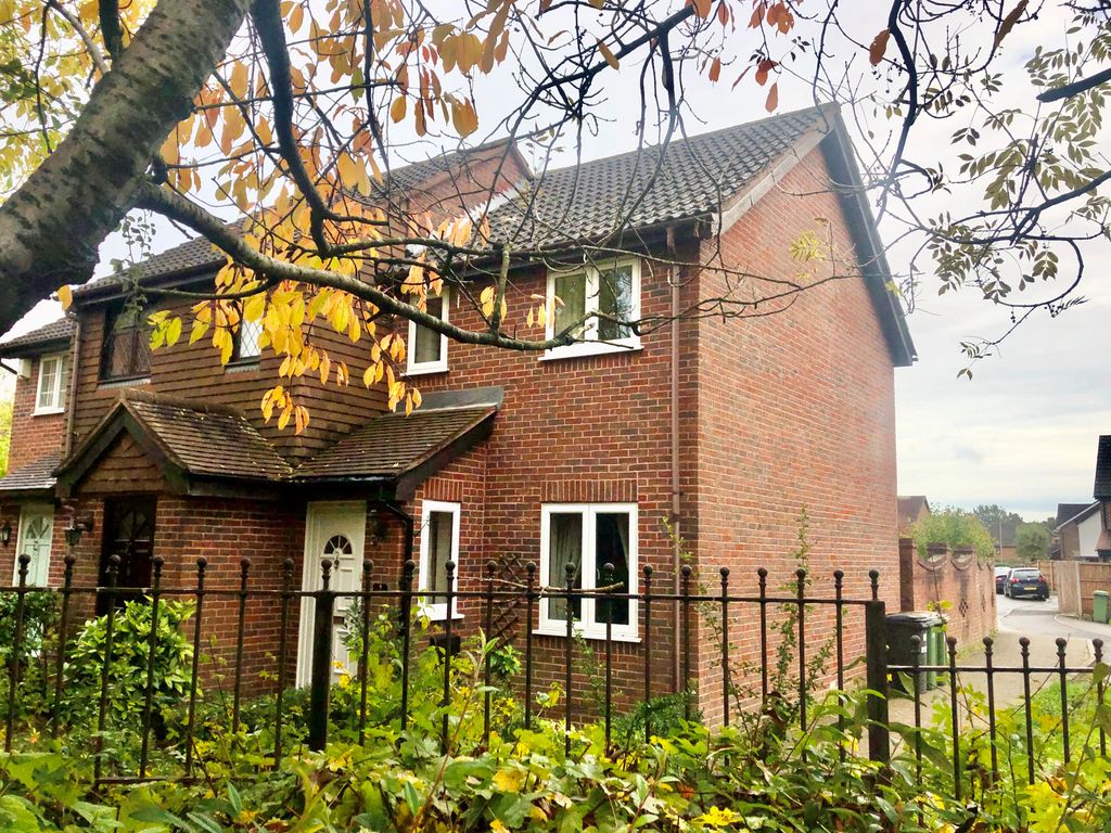 2 bed end terrace house to rent in Leatherhead Gardens, Hedge End