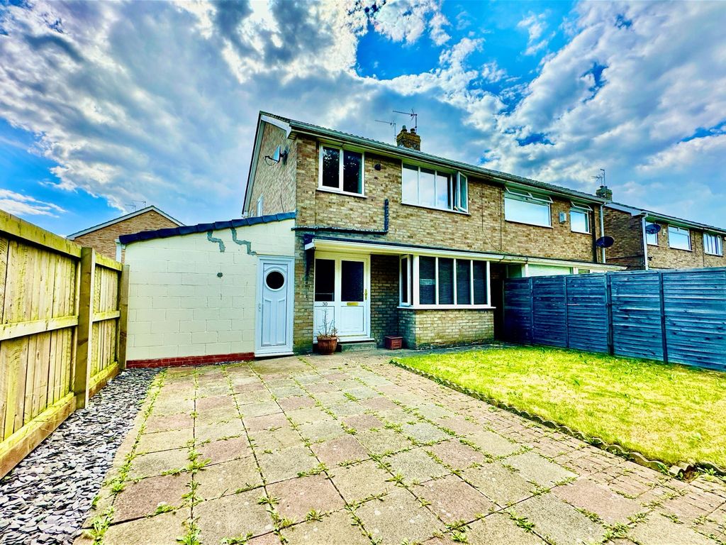 3 bed semidetached house for sale in Calderdale, Hull HU7, £150,000