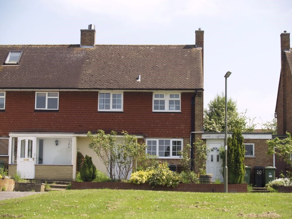 2 bed semidetached house to rent in Scotts Farm Road, West Ewell KT19