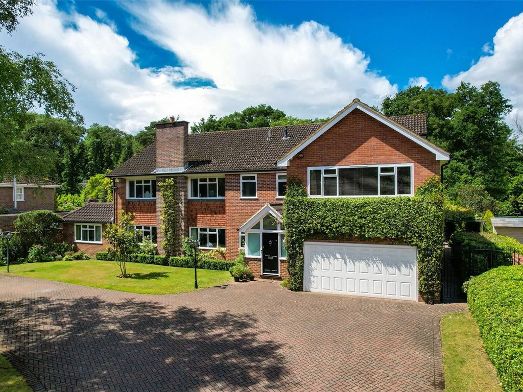 5 bed detached house for sale in Ince Road, Burwood Park, WaltonOn