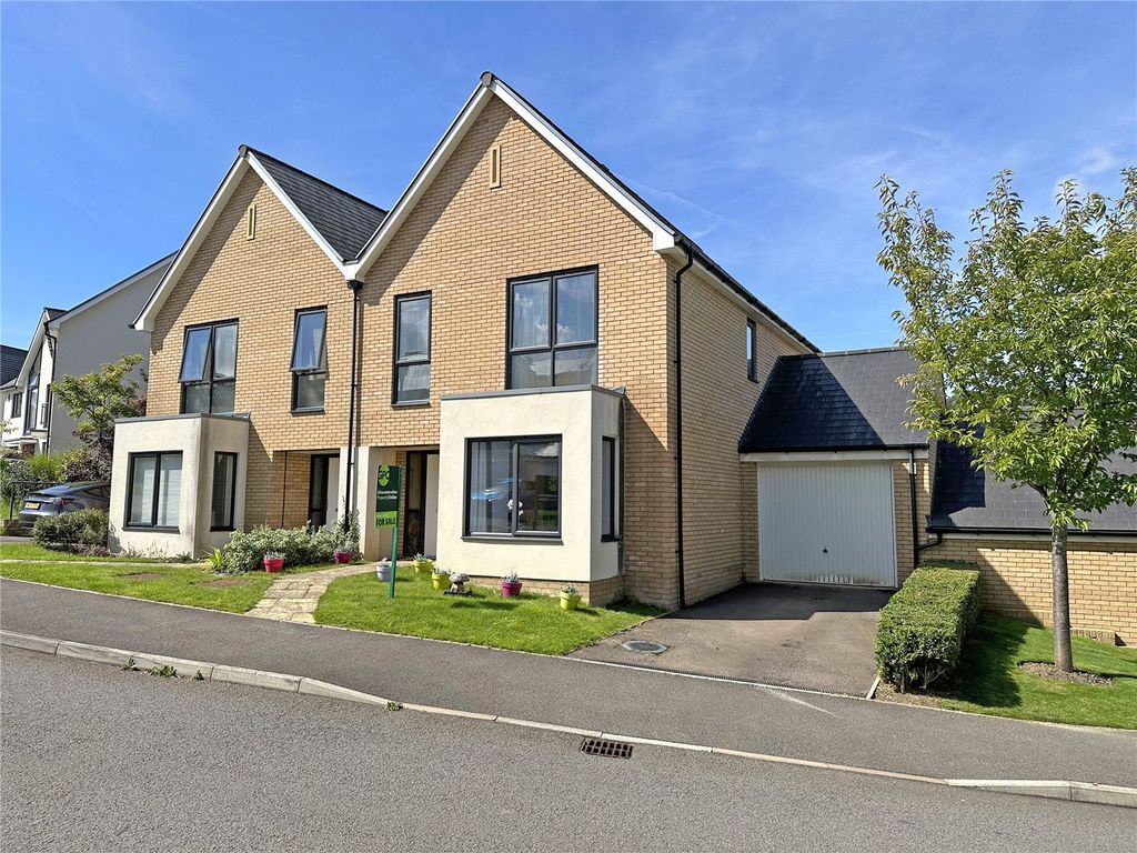 4 bed semidetached house for sale in Budding Way, Dursley