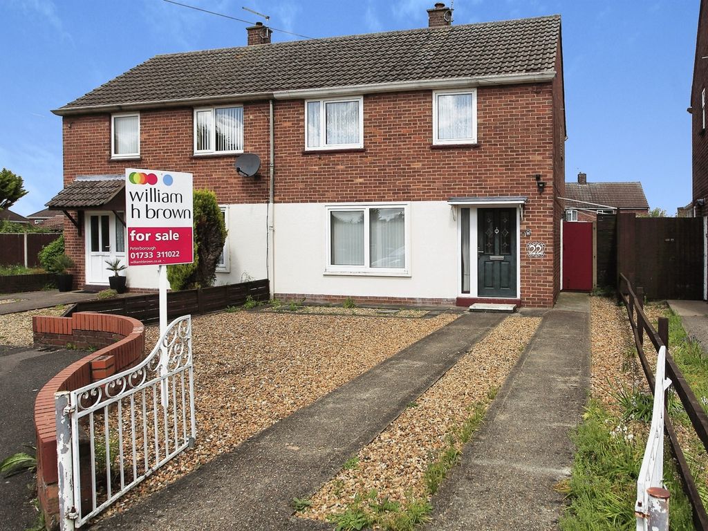 3 bed semidetached house for sale in Crocus Grove, Peterborough PE1