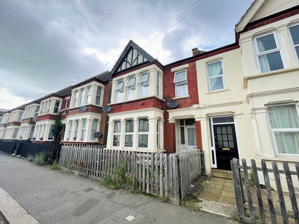 2 bed flat to rent in Whitegate Road, SouthendOnSea SS1 Zoopla
