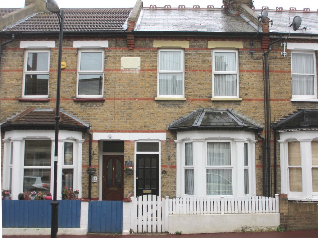 3 bed terraced house to rent in Colchester Road, SouthendOnSea SS2
