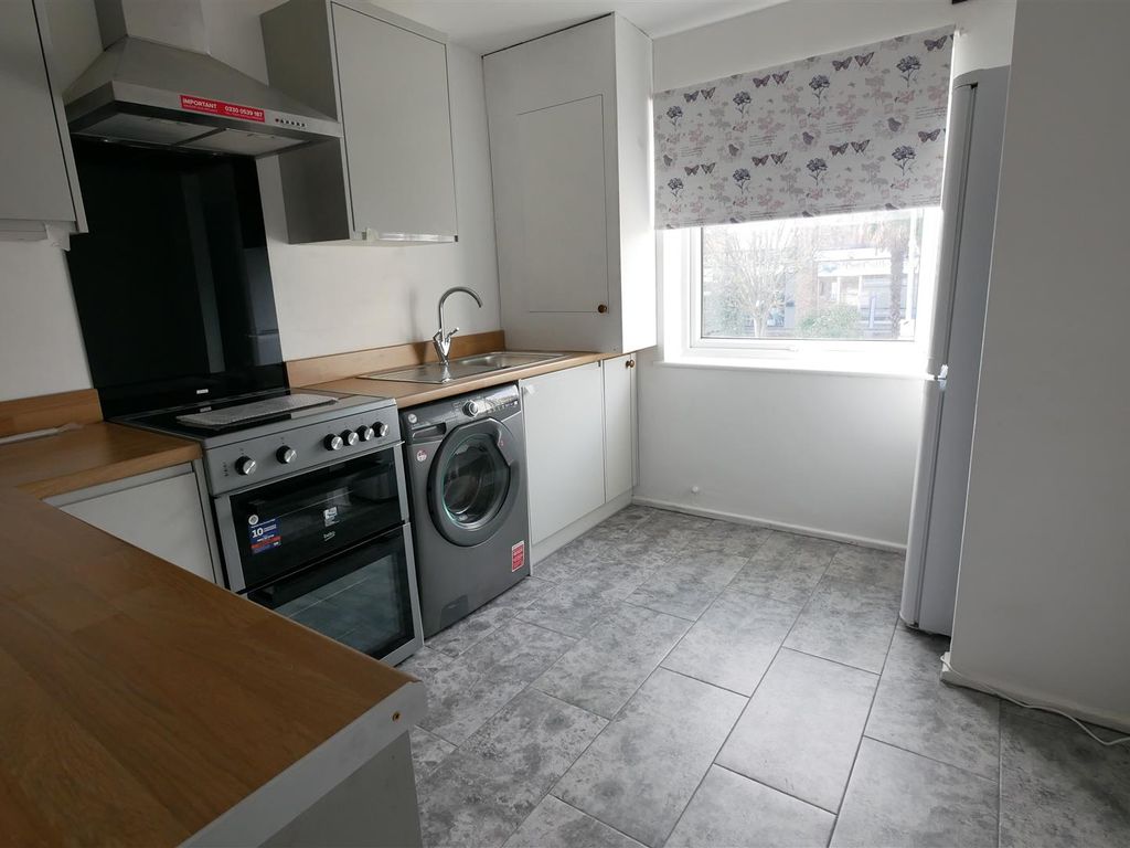 2 bed flat to rent in Station Road, Cuffley, Potters Bar EN6 Zoopla