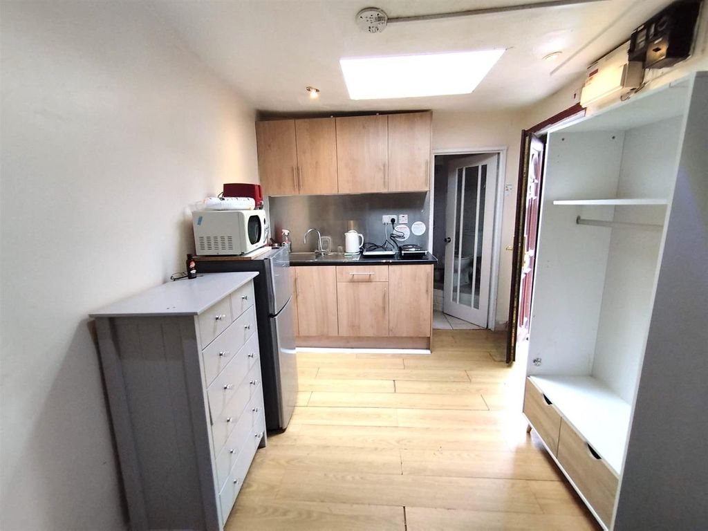 Studio to rent in Monks Park, Wembley HA9, £1,000 pcm Zoopla