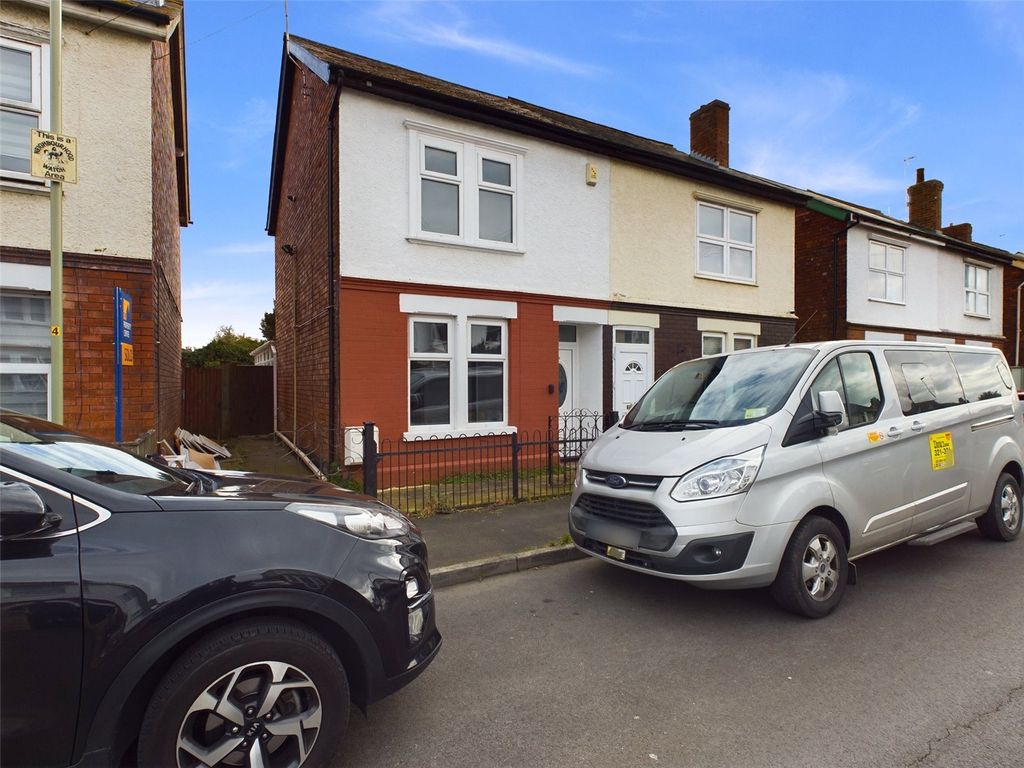 3 bed semidetached house for sale in Marlborough Road, Gloucester