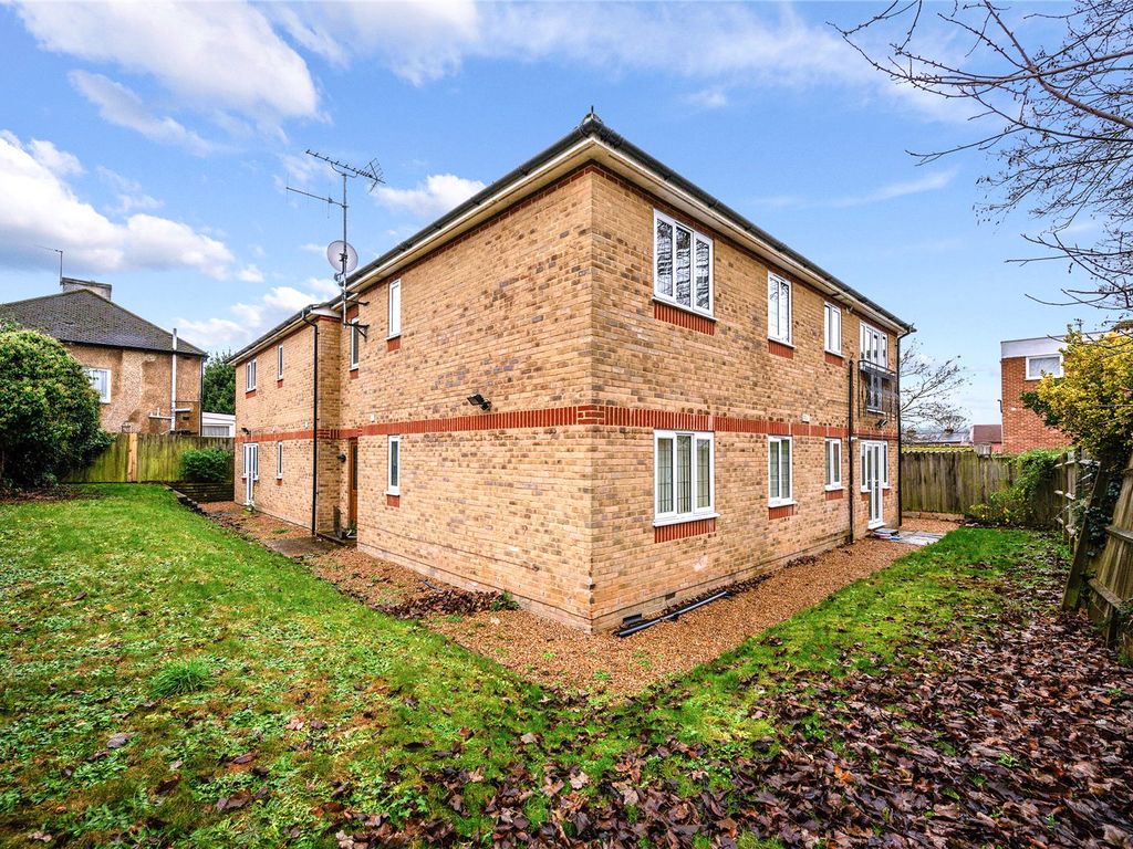 Studio to rent in Church Road, Epsom, Surrey KT17, £1,850 pcm Zoopla