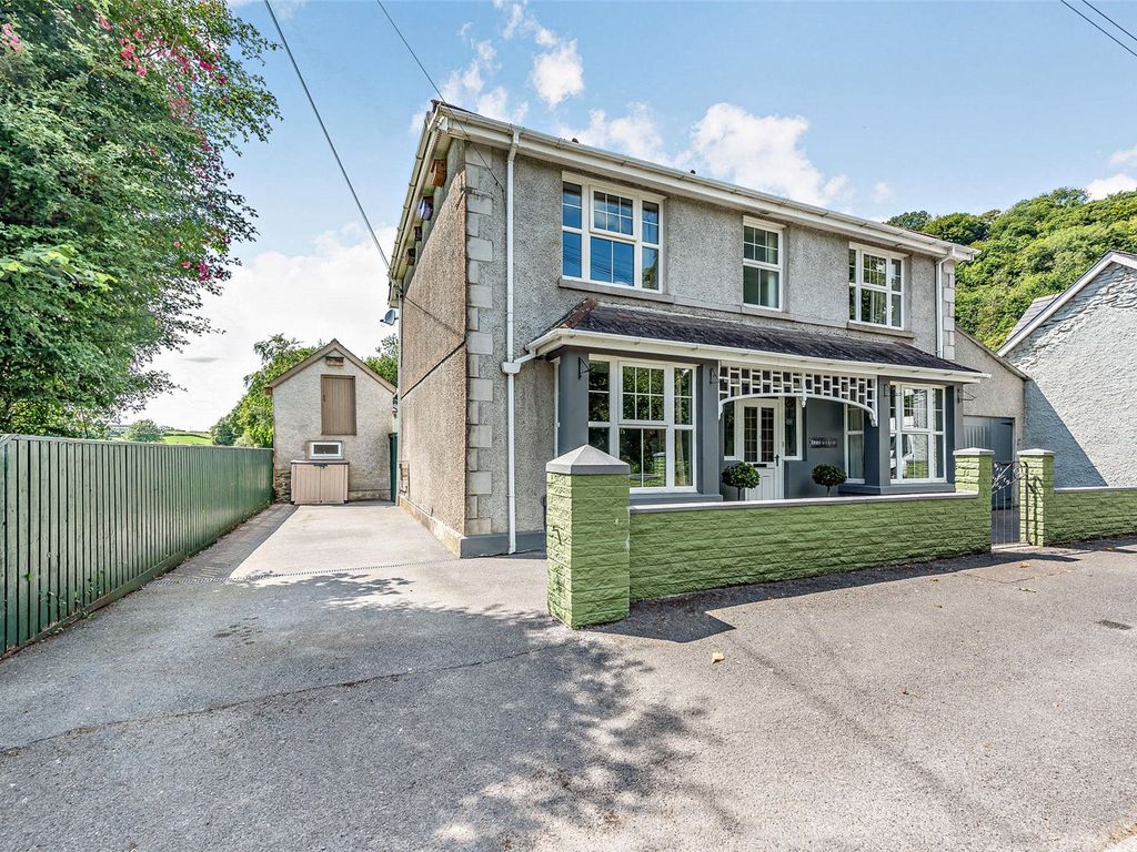 4 bed link detached house for sale in Trevaughan, Nr Carmarthen