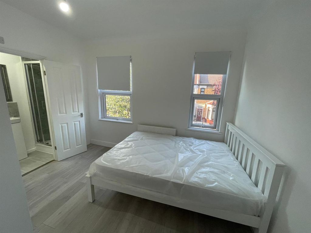 Room to rent in Denny Road, London N9, £1,067 pcm Zoopla