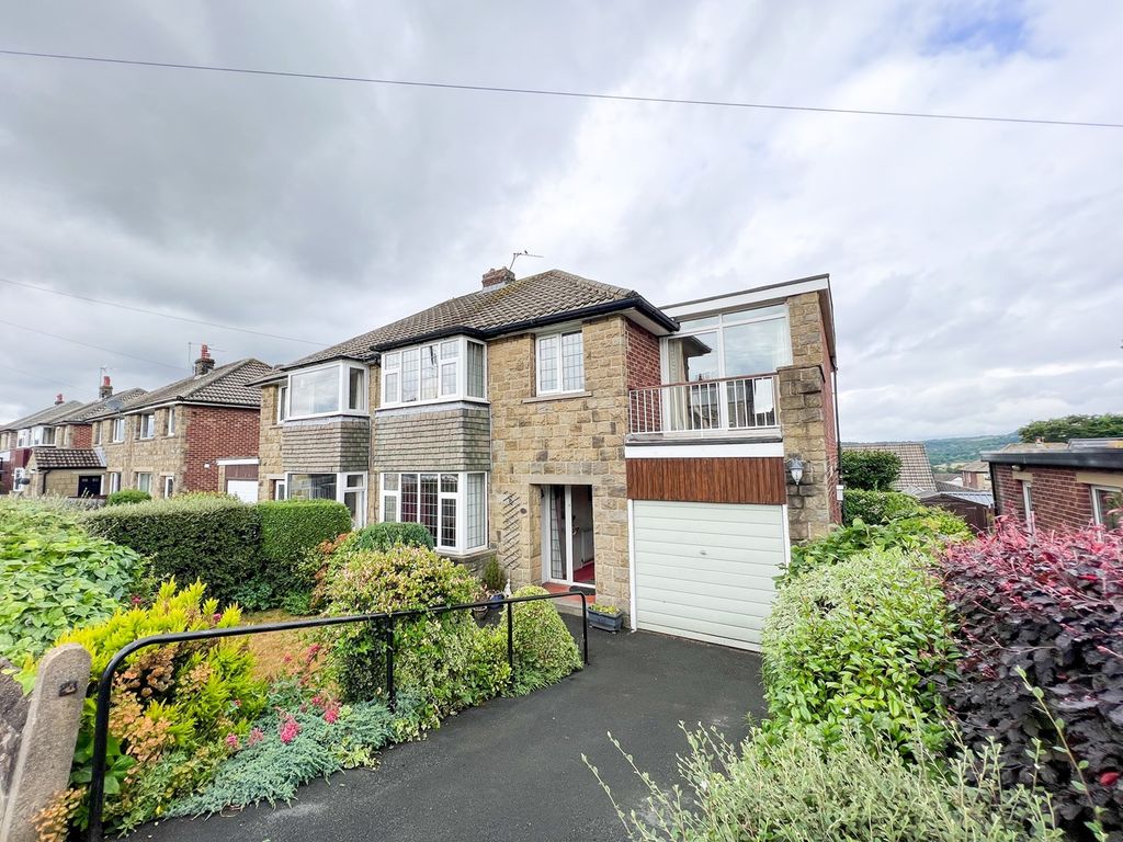 4 bed semidetached house for sale in Derwent Road, Honley, Holmfirth