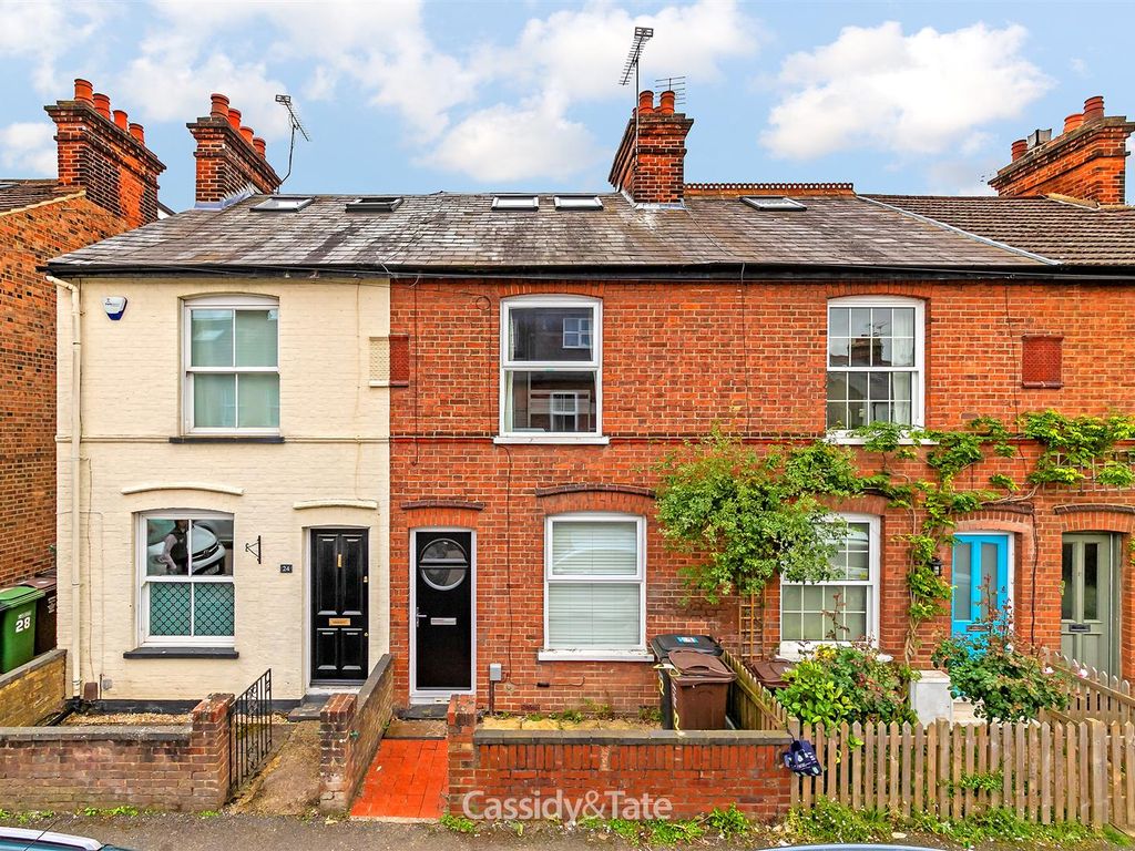 3 bed terraced house to rent in Castle Road, St.Albans AL1, £2,300 pcm