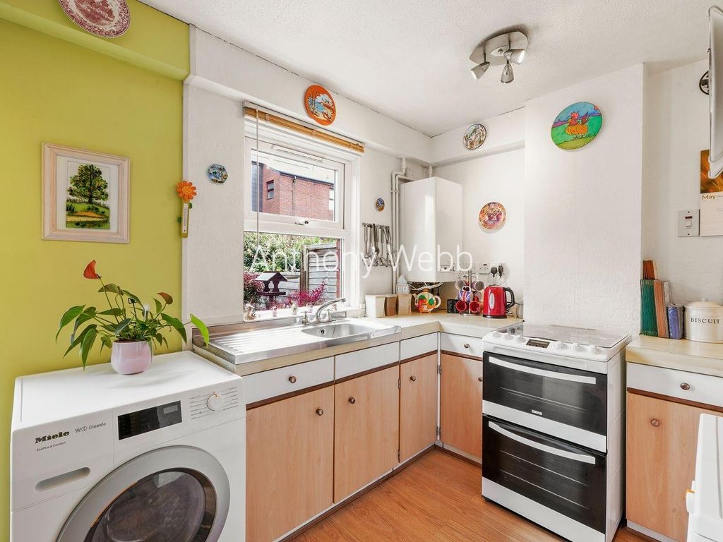 3 bed town house for sale in Whitmore Close, New Southgate N11 Zoopla
